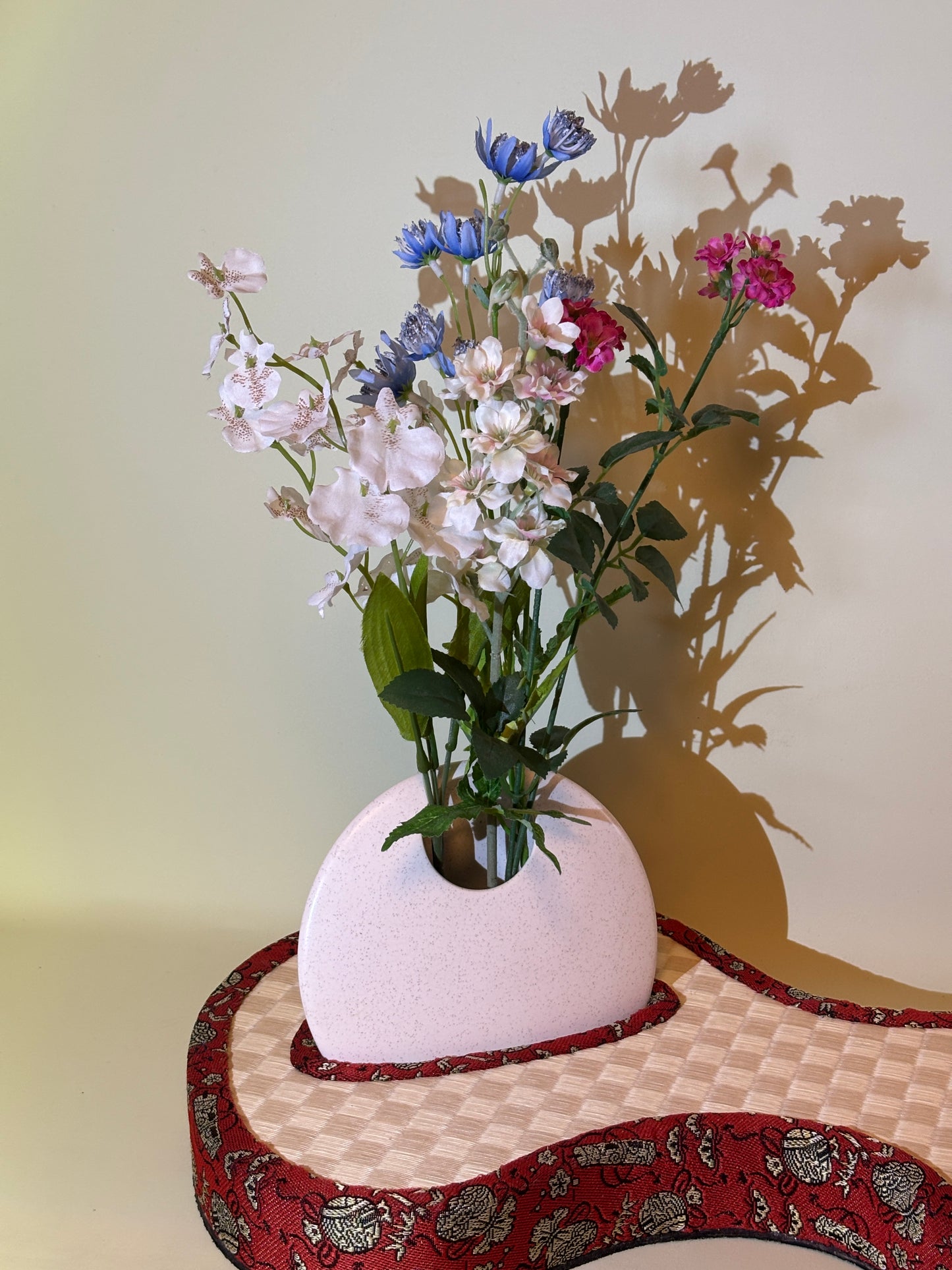 畳に花を活ける No.002|一点もの・専用花器付き