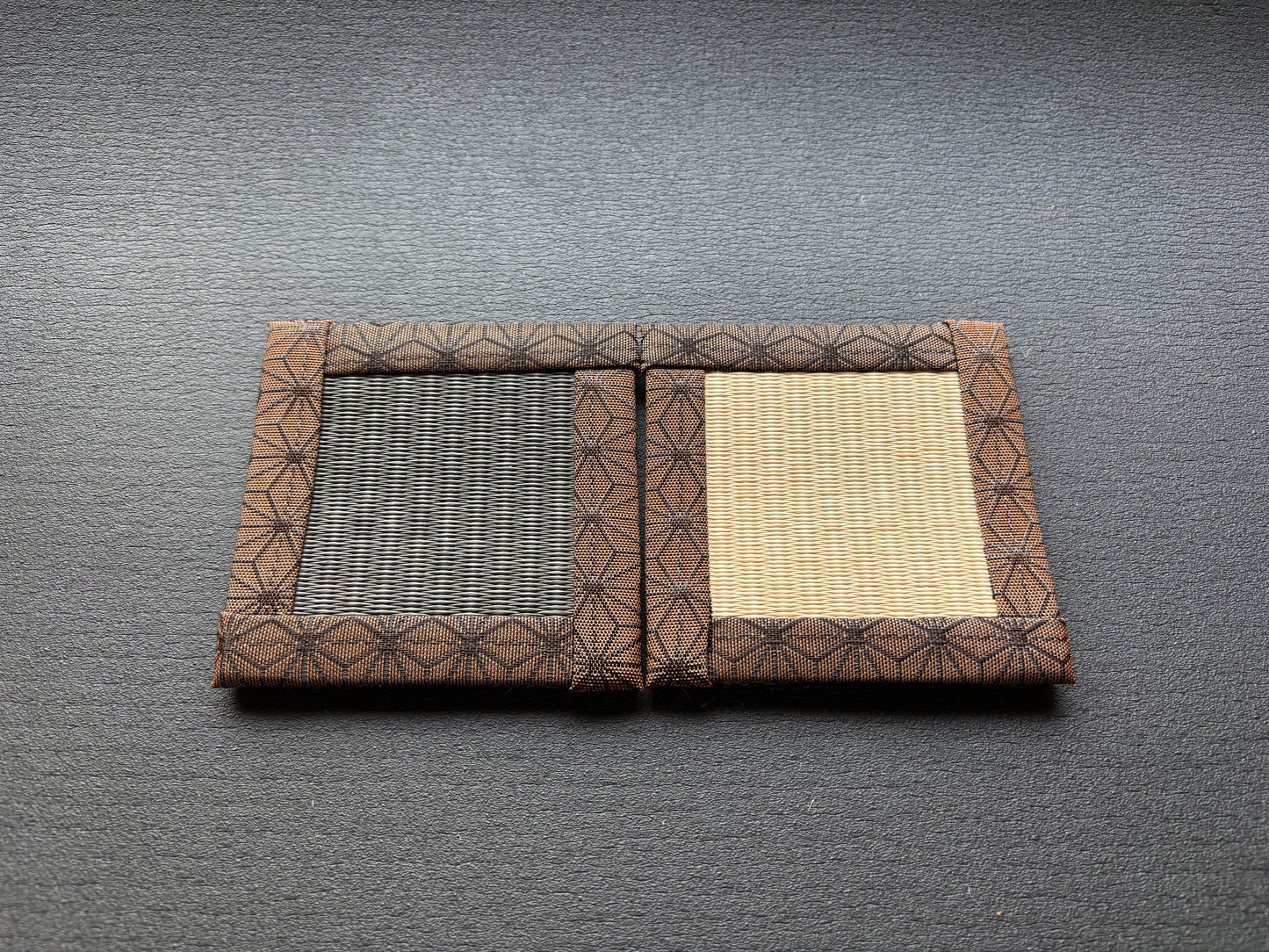 【2枚セット】陰陽の畳コースター｜和紙ゴザ×麻の葉模様ヘリ×麻布裏地【和モダン・昴と和オリジナル】