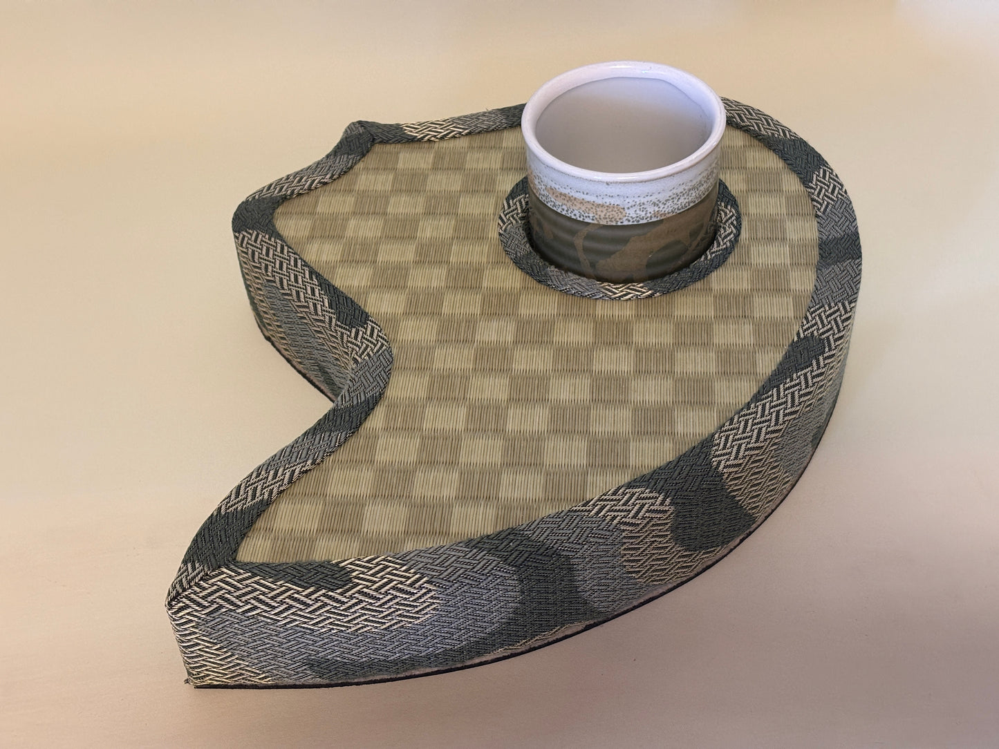 畳に花を活ける No.003｜一点もの・専用花器付き