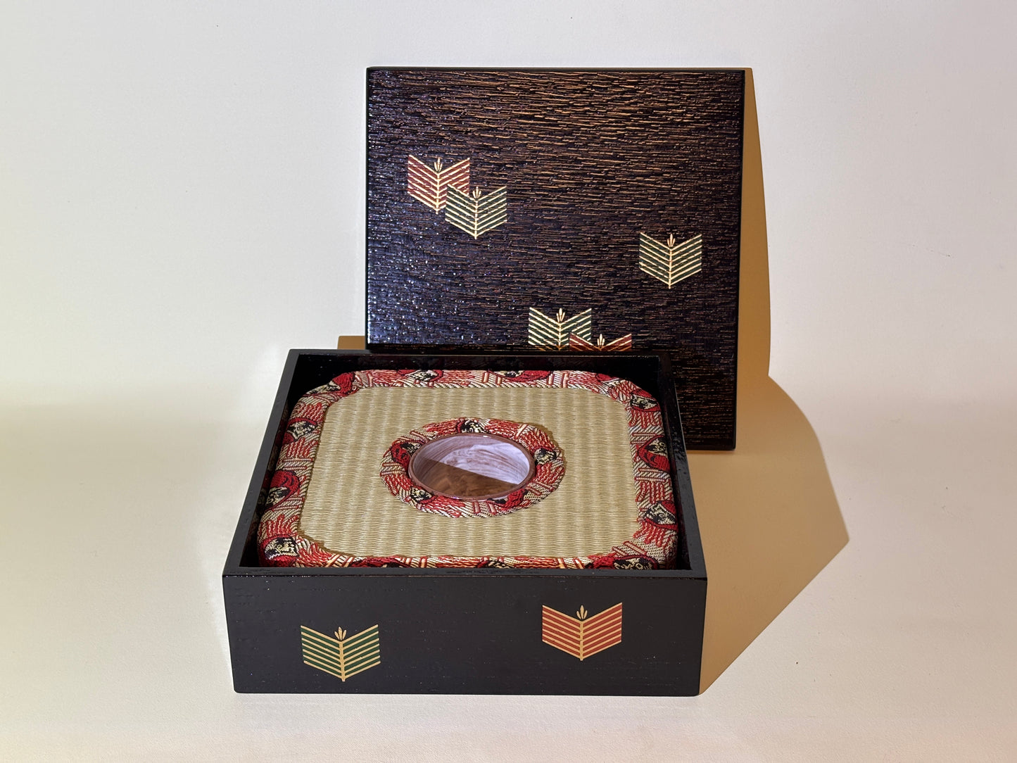 畳に花を活ける No.001｜一点もの・専用花器付き