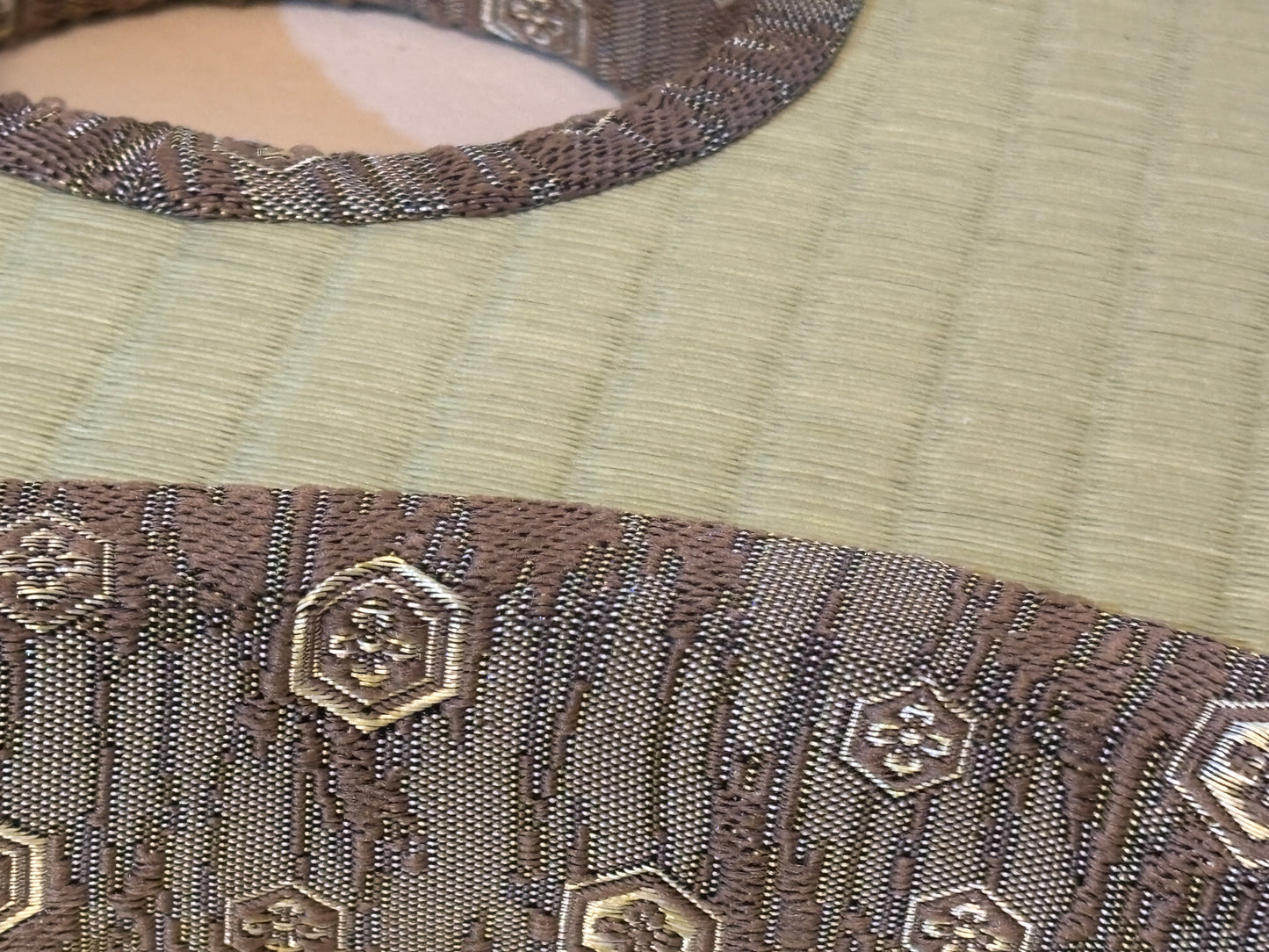 畳に花を活ける No.005｜一点もの・専用花器付き