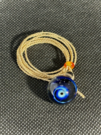 宇宙ガラスのペンダント No.001 – 麻紐で結ぶ、銀河のかけら