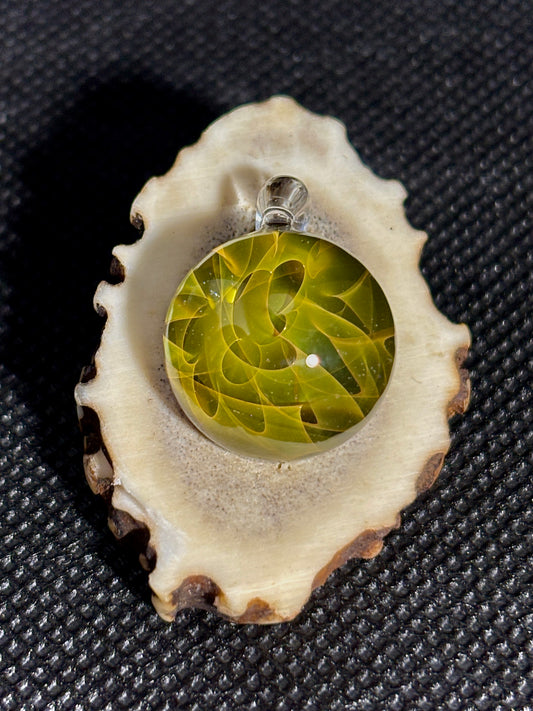 宇宙ガラスのペンダント No.002 – 麻紐で結ぶ、銀河のかけら