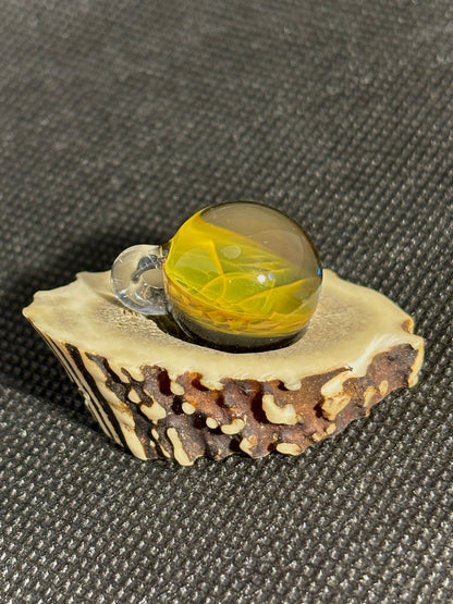 宇宙ガラスのペンダント No.002 – 麻紐で結ぶ、銀河のかけら