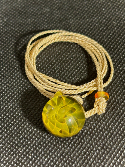 宇宙ガラスのペンダント No.002 – 麻紐で結ぶ、銀河のかけら