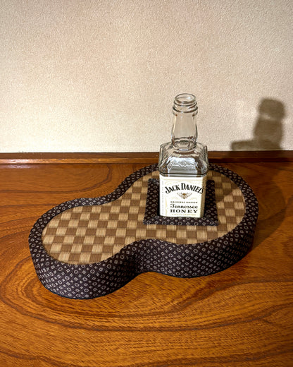 No.009｜畳に花を活ける（瓢箪 - hyotan - / 市松茶）｜ジャックダニエルボトル一体型花器