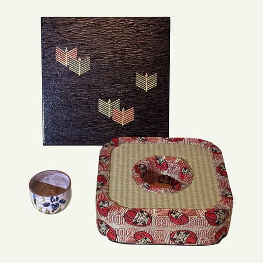 No.001｜畳に花を活ける（福達磨 - fukudaruma - / 細目緑）｜小ぶり花器・化粧箱付き・国産和紙畳